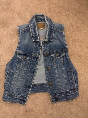 American Eagle Outfitters Light Blue Distressed Denim Vest